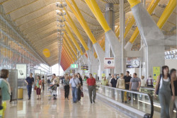 Espa&ntilde;a recibi&oacute; 54,6 millones de pasajeros internacionales en el primer semestre, un 5% m&aacute;s que en 2025