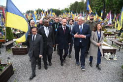 Europa escenifica su apoyo a Ucrania con una simb&oacute;lica visita y el aval pol&iacute;tico al tribunal especial