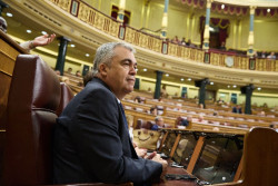 Expectaci&oacute;n en el PSOE a la espera de que Santos Cerd&aacute;n cumpla con su palabra y entregue este lunes su acta de diputado