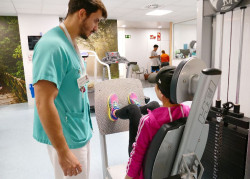 Expertos señalan que el ejercicio de fuerza mejora la tolerancia al tratamiento del cáncer y la supervivencia