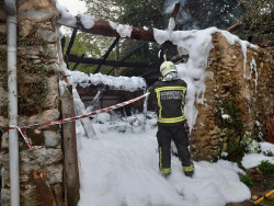 Extinguido un incendio en un cobertizo de Lamadrid (Vald&aacute;liga)