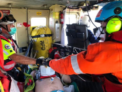 Fallece un hombre que se desplom&oacute; en la playa de Cuch&iacute;a y fue llevado al aeropuerto "Seve" y desde all&iacute; a Valdecilla en ambulancia