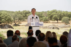 Feij&oacute;o apela a los "cabreados" con S&aacute;nchez, al que acusa de "atacar a los jueces" y ejercer "crey&eacute;ndose impune"