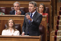 Feij&oacute;o ataca a S&aacute;nchez con la corrupci&oacute;n por "proteger al que roba" y el presidente dice que "caja b" solo hubo en el PP