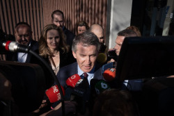 Feij&oacute;o avisa a S&aacute;nchez que le va a salir "mal la jugarreta" del decreto &oacute;mnibus: "Los pensionistas no son pardillos"