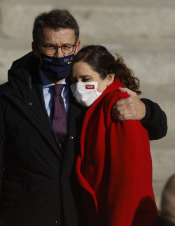 Feij&oacute;o, Ayuso y el resto de `barones` del PP piden la dimisi&oacute;n de Casado y este se resiste