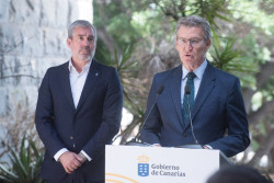 Feij&oacute;o dice que su pacto con Clavijo representa a 14 CCAA y pide al Gobierno "comprometerse" con los menores migrantes