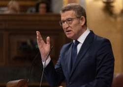 Feij&oacute;o exige a S&aacute;nchez que no use la pol&iacute;tica exterior como "cortafuegos de sus problemas internos": "Est&aacute; desesperado"