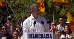 Feij&oacute;o llama a los espa&ntilde;oles a "rebelarse contra la degradaci&oacute;n" y reta a S&aacute;nchez a tener "coraje" para ir a las urnas