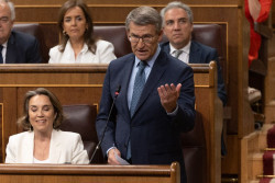 Feij&oacute;o pide a S&aacute;nchez no "eternizar lo que es inviable" y el presidente le culpa de la irrupci&oacute;n de Alvise