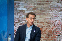 Feij&oacute;o pide la renovaci&oacute;n del CGPJ y el cambio del sistema e independencia del Organo de los jueces y S&aacute;nchez dice no