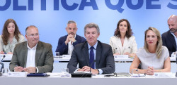 Feij&oacute;o re&uacute;ne a la plana mayor del PP para implicar a todo el partido en el "ataque" a S&aacute;nchez y "preparar el cambio"