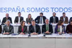 Feij&oacute;o re&uacute;ne este lunes al Comit&eacute; Ejecutivo del PP en pleno debate interno sobre si adelantar&aacute; el Congreso del partido