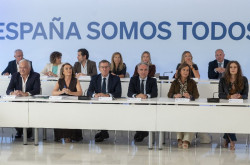 Feij&oacute;o se mantiene firme en su giro social aunque sectores del PP cuestionan la propuesta de la semana de cuatro d&iacute;as