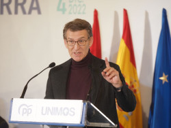 Feij&oacute;o tilda de "humillaciones" los pactos del Gobierno con Bildu y acusa a S&aacute;nchez de "atacar a la justicia"