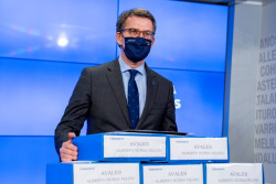 Feij&oacute;o toma las riendas del PP con el reto de echar  a S&aacute;nchez de la Moncloa y recuperar el Pais 