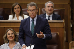 Feij&oacute;o ultima su "ofensiva legislativa" frente a S&aacute;nchez y se abre a negociar con Junts y PNV 