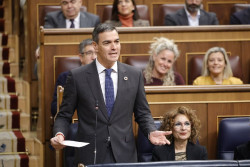 Feij&oacute;o ve el balance de S&aacute;nchez como "12 meses, 12 causas" con "paseillos" al juez y el presidente le achaca "bulos"