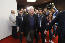 Felipe Gonz&aacute;lez tacha de "disparatada" la posici&oacute;n de Puigdemont en las negociaciones para la investidura: "Como &eacute;l"