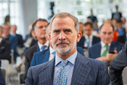 Felipe VI destaca en Portugal c&oacute;mo las fronteras "demarcan pero no separan"