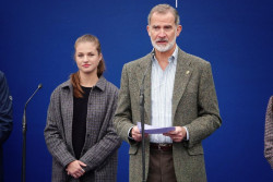 Felipe VI traslada el p&eacute;same de la Familia Real por los fallecidos en el derrumbe del edificio en Santander