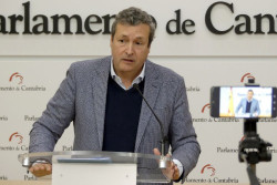 Fern&aacute;ndez (PP) cree que el fiscal superior de Cantabria "debiera comportarse con m&aacute;s respeto hacia los tribunales"