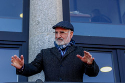Fernando Aramburu vuelve a novelar a ETA en `Hijos de la f&aacute;bula`: "Para muchos paisanos soy un tocapelotas"