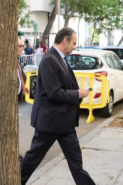Fiscal&iacute;a pide mantener la cautelares vigentes contra &Aacute;balos pero las acusaciones lideradas por el PP reclaman prisi&oacute;n