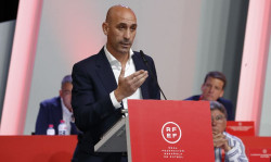 Fiscal&iacute;a se querella contra Rubiales por agresi&oacute;n sexual y coacciones despu&eacute;s de que Hermoso denunciara "presiones"