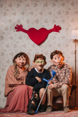 `Forever` de la compa&ntilde;&iacute;a vasca Kulunka, ganadora de dos Max, recala hoy y ma&ntilde;ana en el Palacio de Festivales