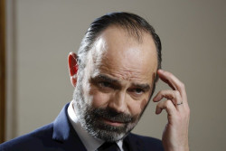 Francia ordena el cierre de los comercios "no indispensables" por el coronavirus