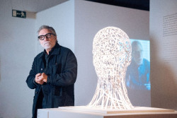Fundaci&oacute;n Telef&oacute;nica trae a Madrid 15 obras de Jaume Plensa reunidas en una exposici&oacute;n:"`Julia` ya es de los madrile&ntilde;os"
