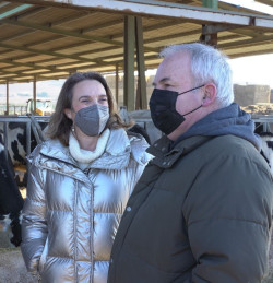 Gamarra lamenta que Garz&oacute;n ataque "un d&iacute;a s&iacute; y otro tambi&eacute;n" al sector c&aacute;rnico y "siga en el Consejo de Ministros"