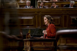Gamarra pide a un Gobierno que se "descompone" dejarse ayudar con ley del s&iacute; es s&iacute; y S&aacute;nchez replica: "Yo doy la cara"
