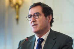 Garamendi critica el "intervencionismo" político en la negociación de la reducción de jornada