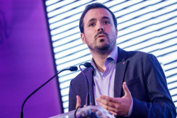 Garz&oacute;n el ministro comunista del gobierno de S&aacute;nchez que no ha pegado palo al agua salvo atacar a los ganaderos  