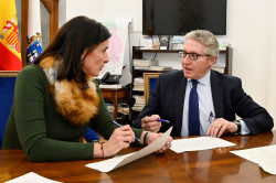 Gema Igual se suma al Día Mundial contra el Cáncer con una concentración y un lazo humano. (Foto)