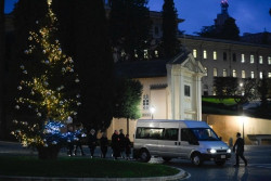 Giorgia Meloni, entre las primeras personas en despedir los restos mortales de Benedicto XVI en la bas&iacute;lica de San Pedro
