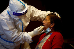  Gobierno y CCAA acuerdan realizar PCR a todos los contactos estrechos de personas confirmadas con Covid-19