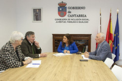 Gobierno y Ribamont&aacute;n al Mar estudian la apertura de un centro comunitario para las personas mayores