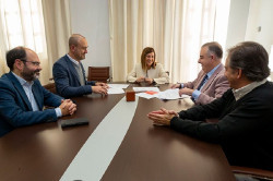 Gobierno y Torrelavega firman el acuerdo de cesión de una parcela para 42 VPO en alquiler asequible