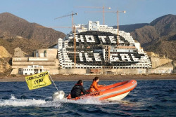 Greenpeace celebra que el Gobierno vaya a expropiar el 40% del Algarrobico y pide a la Junta que derribe el 60% restante