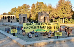Greenpeace exige al Gobierno que abandone las energ&iacute;as f&oacute;siles: "Pedro, &iexcl;que es para hoy! Renovables para todos ya"