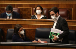 Hasta el ministro comunista Garz&oacute;n se da cuenta que los veinte c&eacute;ntimos no sirven para nada cuando sigue aumentando el precio de la gasolina
