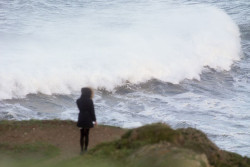 `Herminia` deja 13.000 personas sin luz en Galicia, 187 l/m2 en Pontevedra, olas de 10 metros, un herido y ramas ca&iacute;das