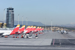 Iberia cancela 23 de sus 247 vuelos programados y da la opci&oacute;n de cambiar billetes para otro momento