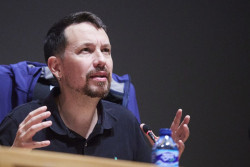 Iglesias recrimina a S&aacute;nchez que le "tiemblen las piernas" con la reforma del `s&iacute; es s&iacute;` y brinde una victoria al PP