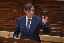 Illa, cuando est&aacute;n pidiendo la independencia de Espa&ntilde;a,  pide a Europa la uni&oacute;n pol&iacute;tica a trav&eacute;s del federalismo