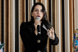 In&eacute;s Arrimadas anuncia su abandono de la pol&iacute;tica: "Todas las etapas empiezan y acaban"