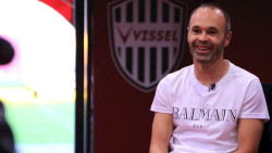 Iniesta pide estar "siempre juntos" en el Barcelona para "seguir construyendo el mejor club del mundo"